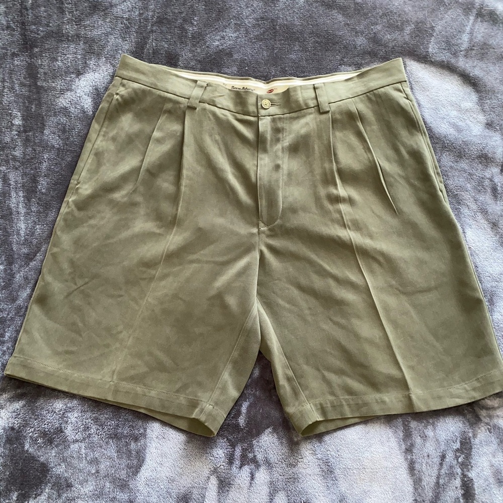 Men’s Tommy Bahama silk shorts, Size 36